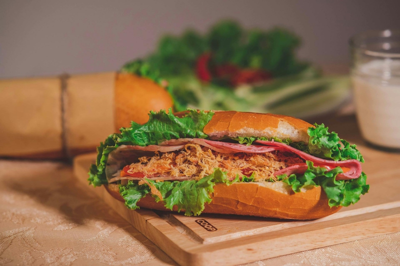 Bánh mì, bánh mì thịt, bánh mì chả, bread, bánh mì Việt Nam, món ăn Việt Nam, Việt Nam, ẩm thực, food - Phương Khánh