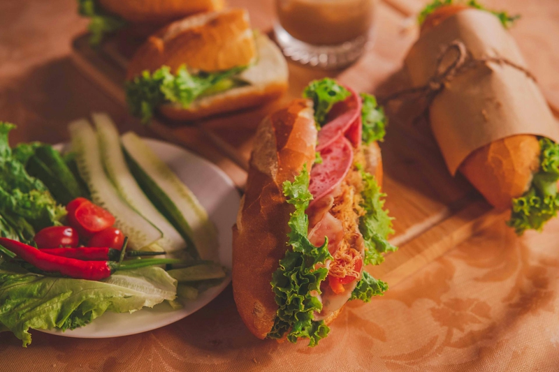Bánh mì, bánh mì thịt, bánh mì chả, bread, món ăn Việt Nam, Việt Nam, ẩm thực, food - Phương Khánh 1