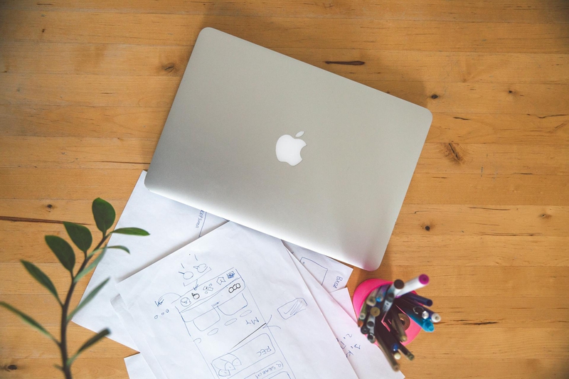 Văn phòng, office, bàn làm việc, bàn, desk, tài liệu, folder, laptop, máy tính - Polina Zimmerman