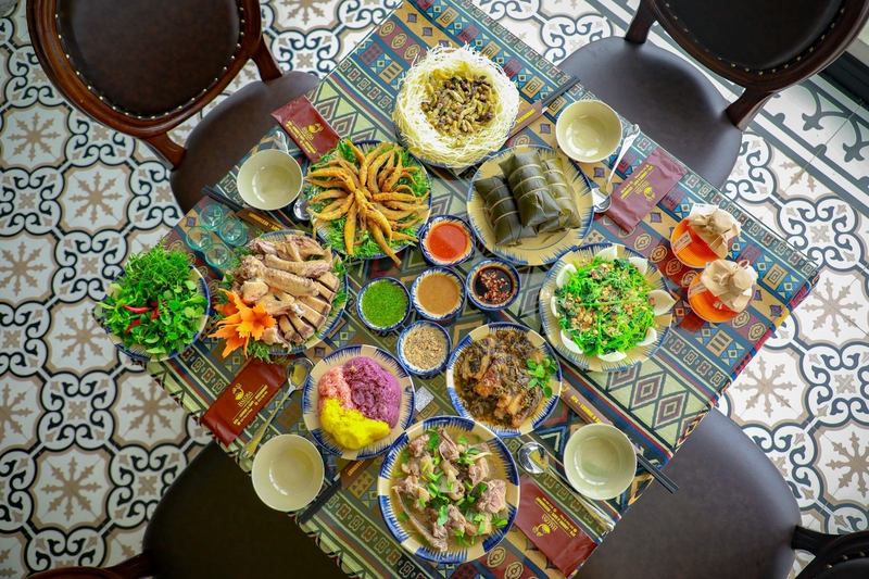 Gà, bánh tét, đặc sản, món ăn Việt Nam, Việt Nam, ẩm thực, food - Thu Huynh