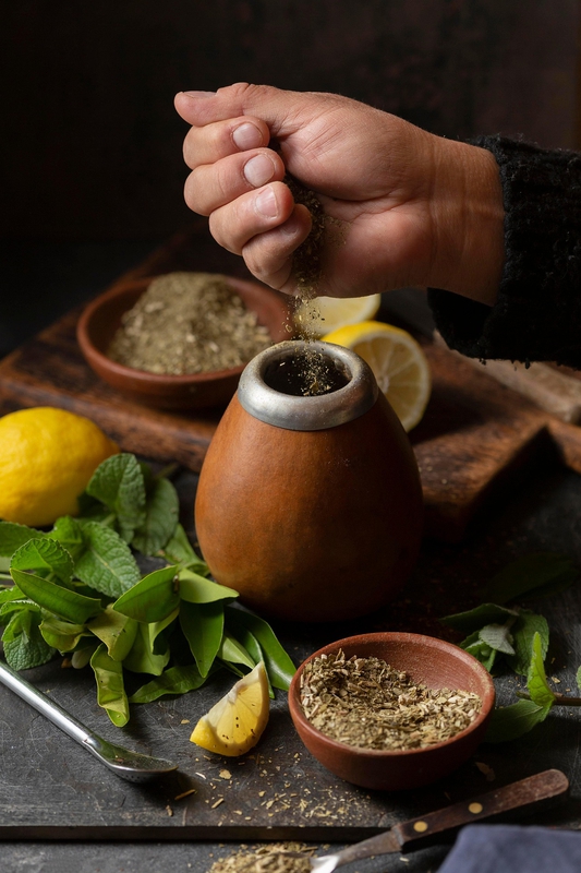 Thảo mộc, herb sprinkling, gỗ, natural wood board, chanh lát, lemon slice, lá bạc hà, mint aroma, bào chế - fairpharma