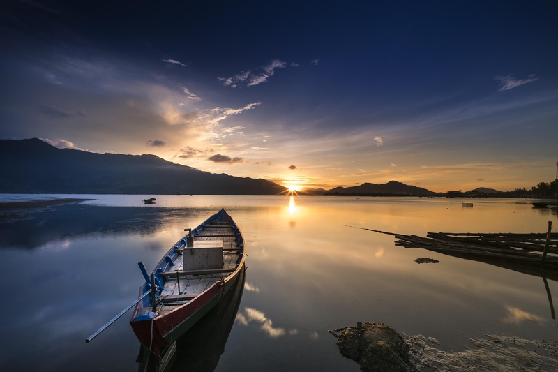 Thuyền gỗ, wooden boat, bình minh, sunrise, mặt nước, water surface, phong cảnh, landscape- Quangpraha 3