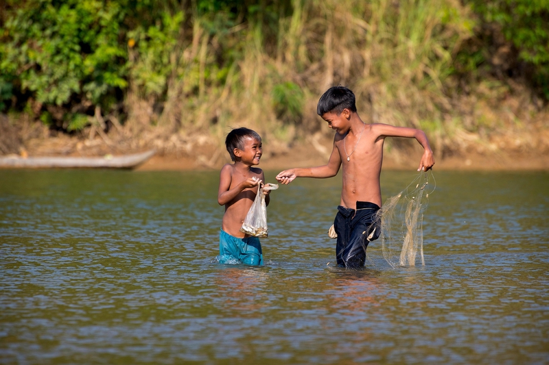 Bé trai, trẻ em, sông, boy, child, river, hình nền, nền, background -trilemedia