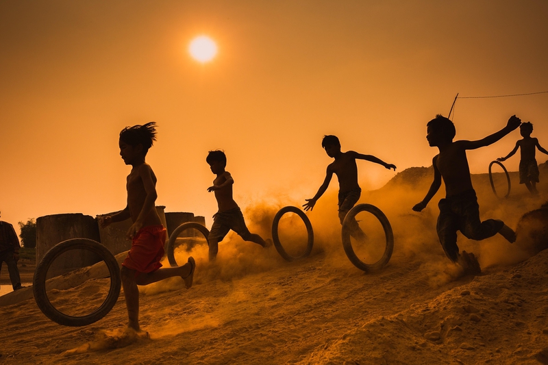 Trẻ em, child, hoàng hôn, sunset, hình nền, nền, background -trilemedia