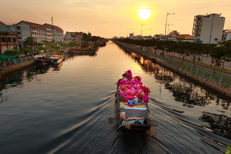 Chợ nổi, floating market, thuyền hàng, cargo boats, miền Tây, Mekong Delta, buôn bán sông nước, river trading, hoa, flower - Quangpraha