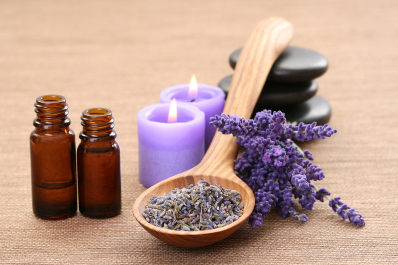Tinh dầu, essential oil, hoa lavender, lavender flower, thư giãn, relaxation, nến, candle, đá massage, massage stones, spa - googlerankfaster