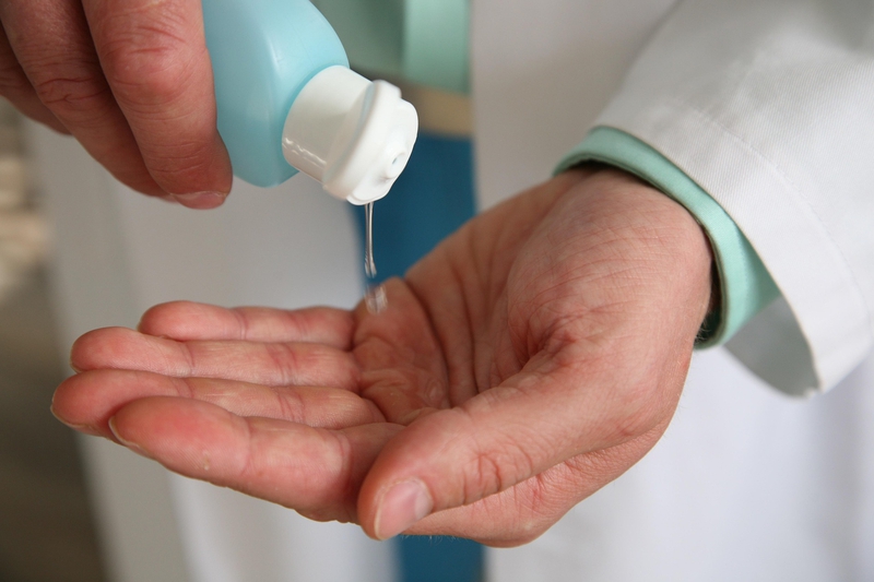 Gel khử trùng, sanitizer gel, hand hygiene, vệ sinh tay, small bottle, tiệt trùng, medical protocol- Kreuz_und_Quer