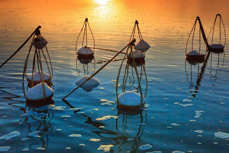 Muối, salt, cánh đồng muối, salt field, gánh muối, salt baskets, hoàng hôn, sunset- Quangpraha 2