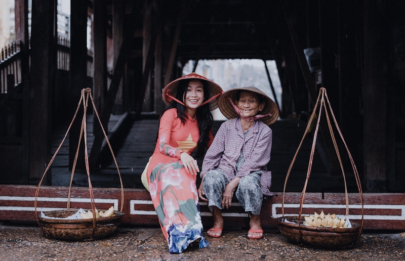 Cô gái, áo dài,Old woman, Bà già, Girl, Ao Dai, hình nền, nền, background -trilemedia