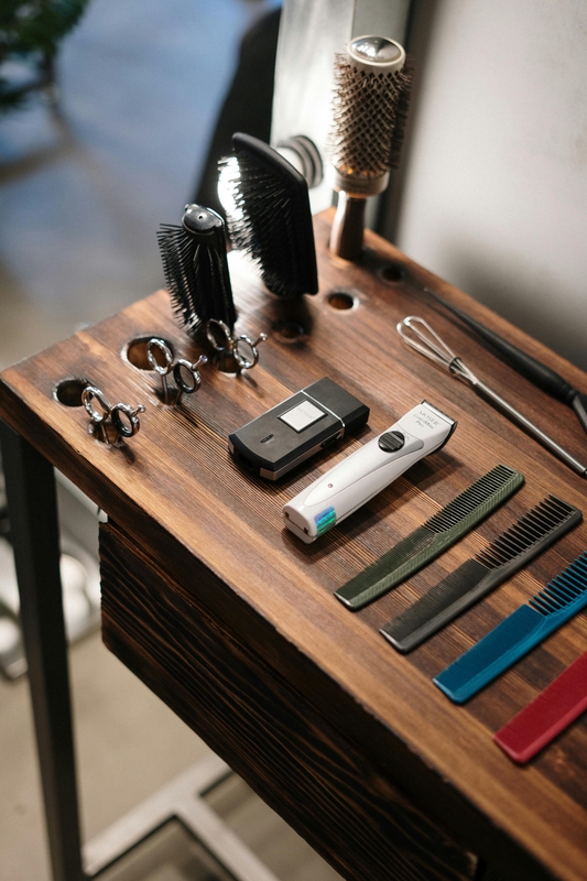 Dụng cụ làm tóc, hair tool, hair comb, lược tóc, hair clipper, tông đơ - cottonbro studio