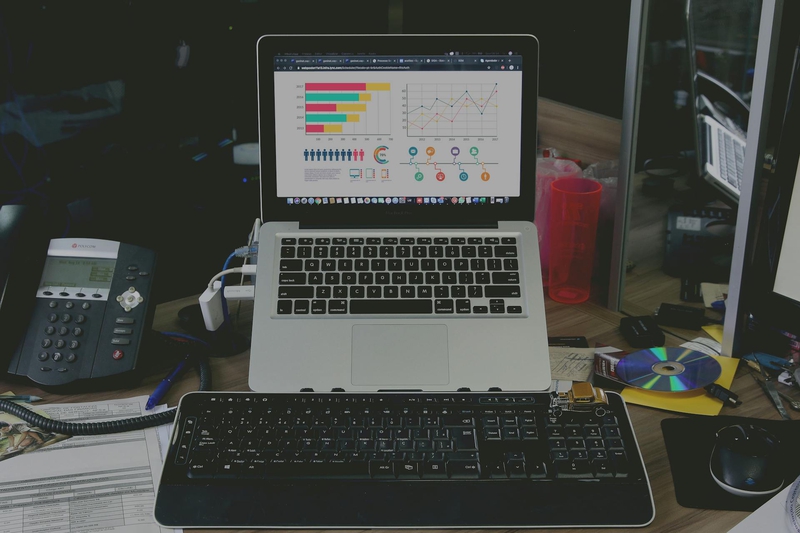 Văn phòng, office, bàn làm việc, phòng làm việc, bàn, desk, tài liệu, folder, laptop, máy tính - Nino Souza