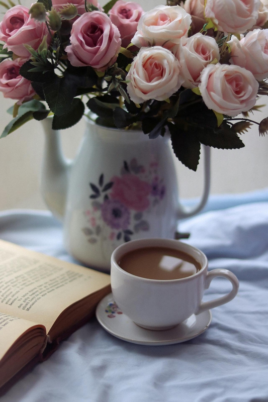 Coffee, cà phê, glass mug, cốc thủy tinh, book, sách, rose, hoa hồng, bed, giường - Feyza Daştan 2