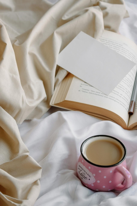 Coffee, cà phê, glass mug, cốc thủy tinh, book, sách, bed, giường -  Bade Saba