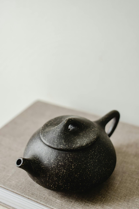 Ấm trà, teapot, ceramic, gốm sứ, black, đen, tea culture ,văn hóa, trà, kitchen, bếp - Eva Bronzini 1