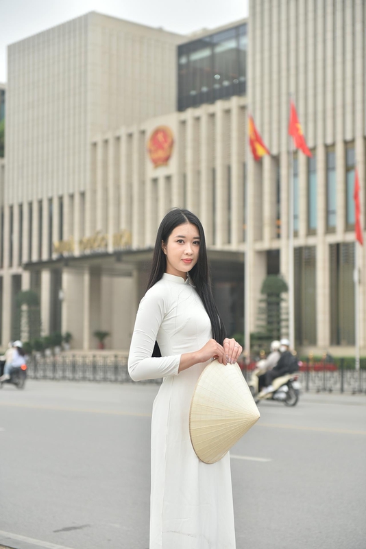 Thiếu nữ, young woman, cô gái, girl, áo dài, vietnamese dress, patriotism, lòng yêu nước, cờ đỏ, red flag - Felix Young 12