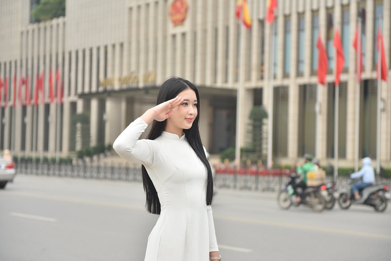 Thiếu nữ, young woman, cô gái, girl, áo dài, vietnamese dress, patriotism, lòng yêu nước, cờ đỏ, red flag - Felix Young 13