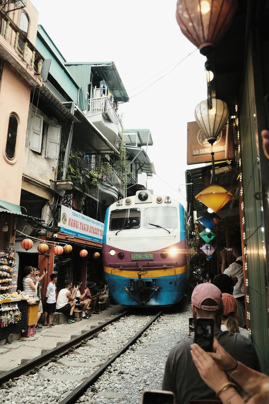 Tàu hỏa, train, Vietnam, đường ray, railway, du lịch, travel, đèn lồng, lantern - gregory vanhuyse