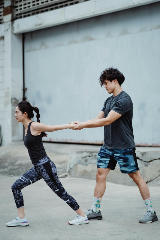 Thể dục, giãn cơ, stretching, gworkout, tập luyện, warmup, khởi động, exercise, bài tập, couple, cặp đôi, fitness, sức khỏe -  Ketut Subiyanto 3