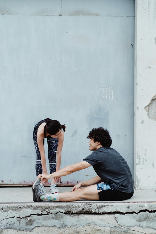 Thể dục, giãn cơ, stretching, gworkout, tập luyện, warmup, khởi động, exercise, bài tập, couple, cặp đôi, fitness, sức khỏe -  Ketut Subiyanto 11
