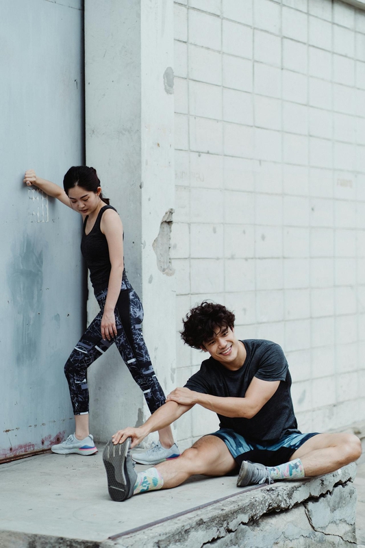 Thể dục, giãn cơ, stretching, gworkout, tập luyện, warmup, khởi động, exercise, bài tập, couple, cặp đôi, fitness, sức khỏe -  Ketut Subiyanto 16