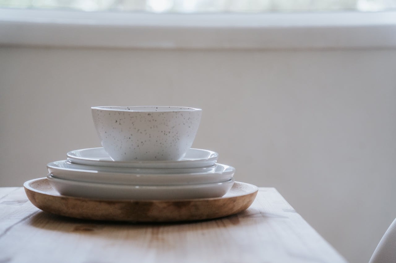 Bát sứ, ceramic bowl, dĩa, plate, wooden, tray khay gỗ, kitchen, dụng cụ bếp- PNW Production