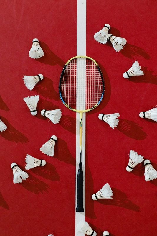 Cầu lông, badmintone, quả cầu, vợt cầu lông, badminton racket, shuttlecock, red court, sân đỏ, white line, đường trắng, sport, thể thao - SHVETS production