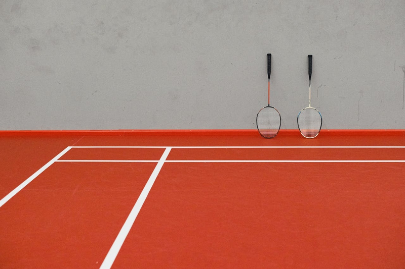 Cầu lông, badmintone, vợt cầu lông, badminton racket, shuttlecock, red court, sân đỏ, white line, đường trắng, sport, thể thao  - SHVETS production