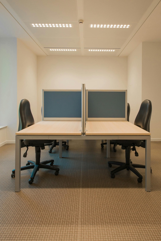 Văn phòng, office, bàn làm việc, phòng làm việc, bàn, desk, tài liệu, folder, laptop, máy tính 12