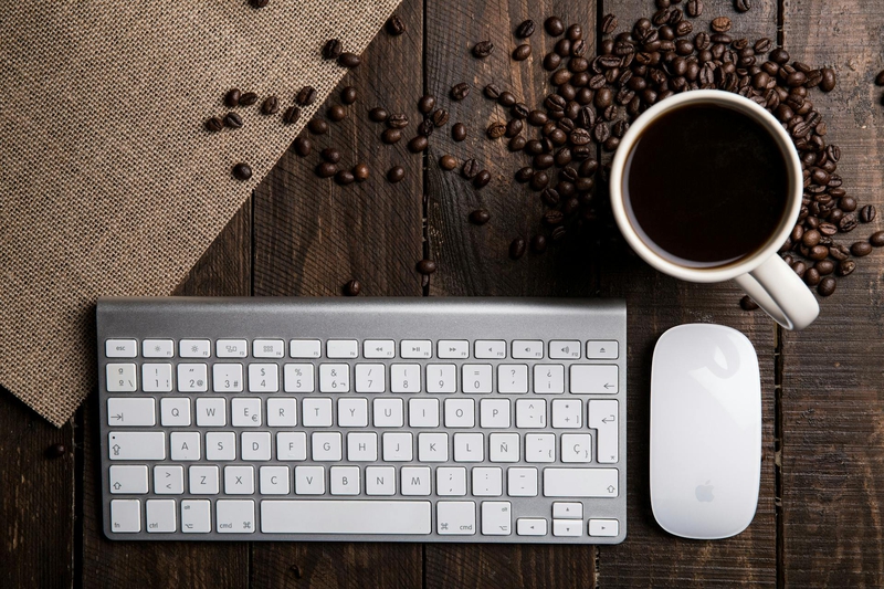 Văn phòng, office, bàn làm việc, phòng làm việc, bàn, desk, tài liệu, folder, laptop, máy tính - Toni Cuenca