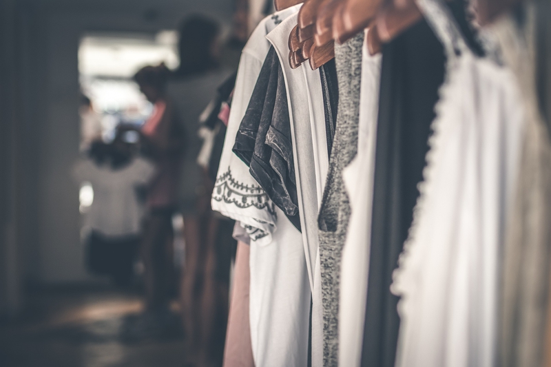 Clothes, quần áo, hanger, móc treo, shopping, mua sắm, boutique, cửa hàng - boutiquegirlish21