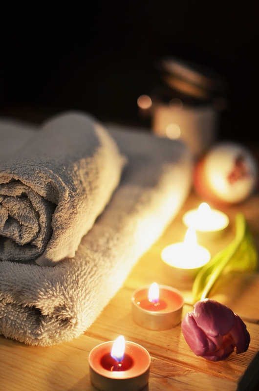 Khăn spa, spa towel, scented candles, nến thơm, relaxation, thư giãn, wellness, sức khỏe - tremaestro