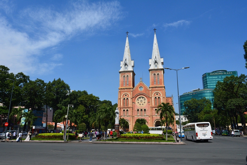 Nhà thờ Đức Bà, tòa nhà, building, quốc kỳ, Việt Nam, thành phố, city, Hồ Chí Minh, đường phố,  street - vietnam-lt