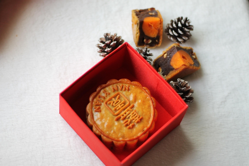 Tết trung thu, mooncake festival, mooncake, bánh trung thu, traditional cake, bánh truyền thống, festive food, món ăn lễ hội - MarieXMartin 1
