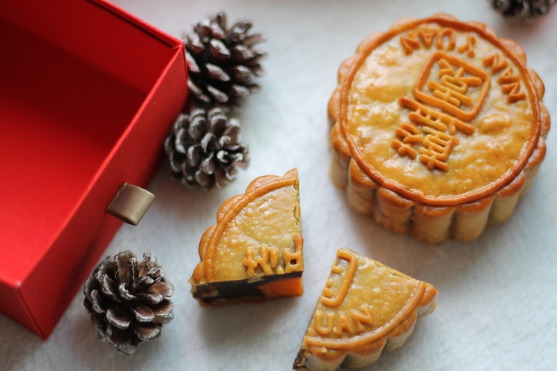 Tết trung thu, mooncake festival, mooncake, bánh trung thu, traditional cake, bánh truyền thống, festive food, món ăn lễ hội - MarieXMartin