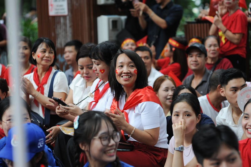 Lễ hội, 2/9, sự kiện, cờ việt nam, vietnam flag, happy crowd, đám đông vui, fan support, national pride, niềm tự hào - Thang Nguyen