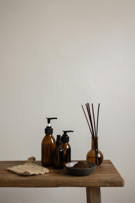 Chai hổ phách, amber bottle, cminimalist table, bàn gỗ, tối giản, aroma diffuser ,que hương thơm, natural skincare, beauty - KATRIN BOLOVTSOVA