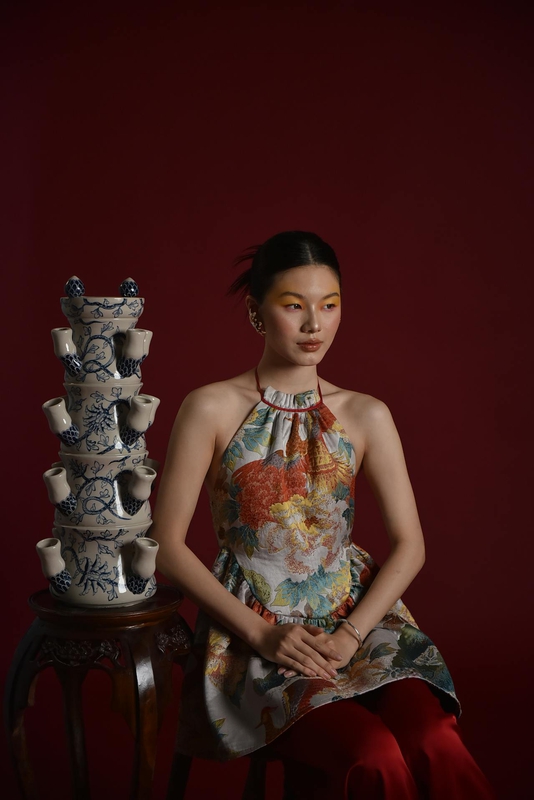 Cô gái, con gái, model, girl, người mẫu, Việt Nam, truyền thống, traditional, đỏ, fashion trang phục, ceramic, gốm sứ, floral, họa tiết - Felix Young 9