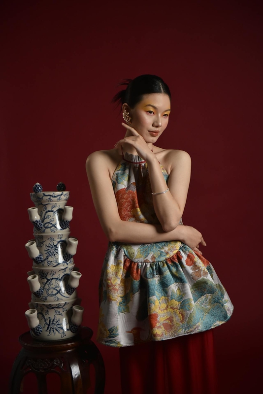 Cô gái, con gái, model, girl, người mẫu, Việt Nam, truyền thống, traditional, đỏ, fashion trang phục, ceramic, gốm sứ, floral, họa tiết - Felix Young 6