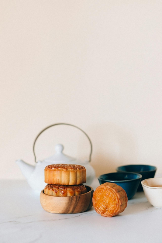 Tết trung thu, mooncake festival, mooncake, bánh trung thu, traditional cake, bánh truyền thống, festive food, món ăn lễ hội, trà, tea cup, khay gỗ - Nataliya Vaitkevich 13