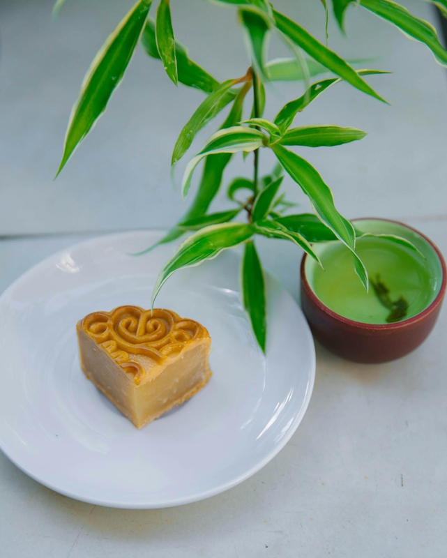 Tết trung thu, mooncake festival, mooncake, bánh trung thu, traditional cake, bánh truyền thống, festive food, món ăn lễ hội, trà, tea cup - Nguyễn Chí Bảo