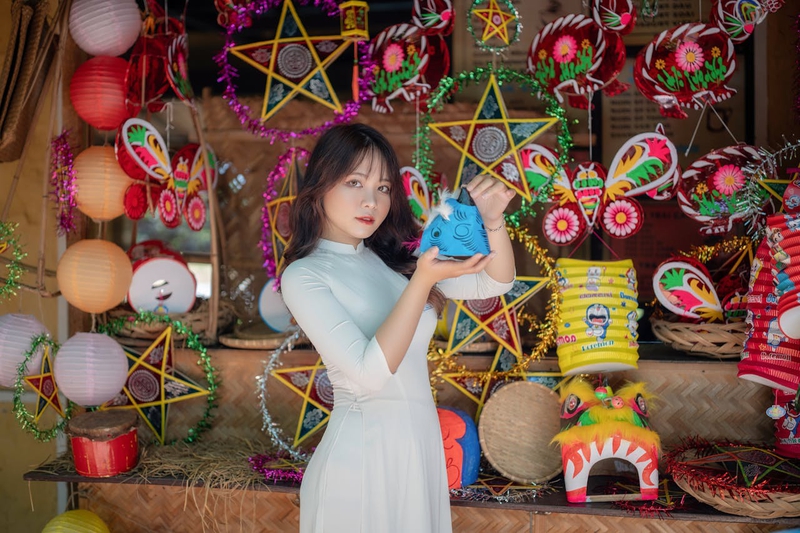 Trung thu, mid autumn, tern festival, lễ hội đèn lồng, thiếu nữ, girl, cô gái Việt, lồng đèn, star lantern, đèn ông sao, áo dài - Đan Thy Nguyễn Mai 1