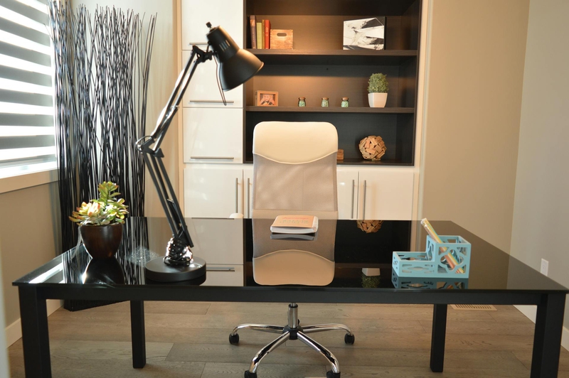 Văn phòng, office, bàn làm việc, phòng làm việc, bàn, desk, tài liệu, folder, laptop, máy tính 53