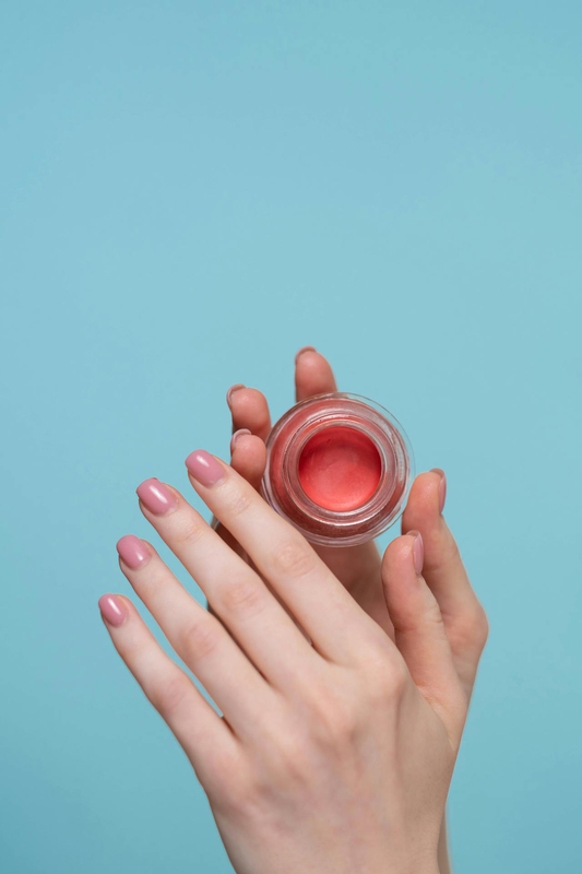Chăm sóc da, skincare, beauty, cream, kem, phấn, hand, tay người, mỹ phẩm, cosmetic - Ron Lach