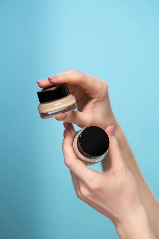 Chăm sóc da, skincare, beauty, cream, kem, phấn, hand, tay người, mỹ phẩm, cosmetic - Ron Lach