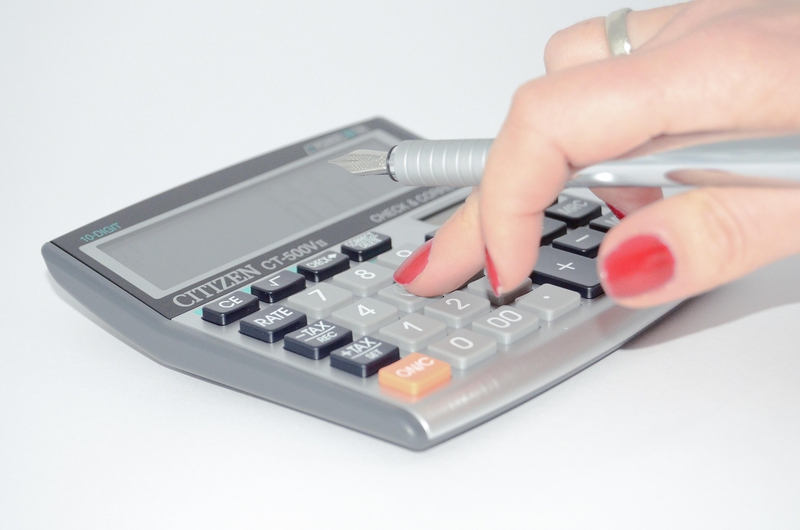 Máy tính, bàn tay, hand, calculator - jarmoluk