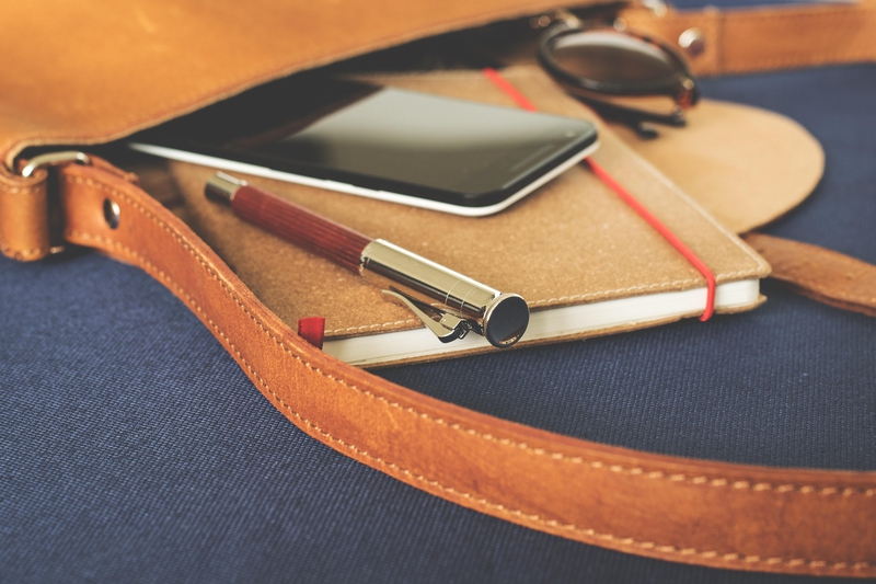 Sách, vở, nhật kí, books, notebooks, diaries, briefcase, vali, túi, bag- LUM3N 1