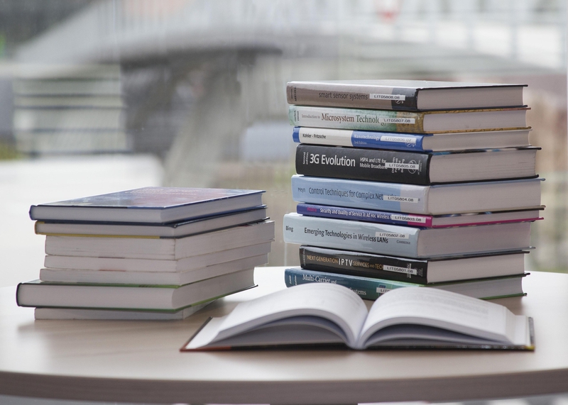 Sách, nhà sách, thư viện, kệ sách, books, bookstores, libraries, bookshelves-Rousseau