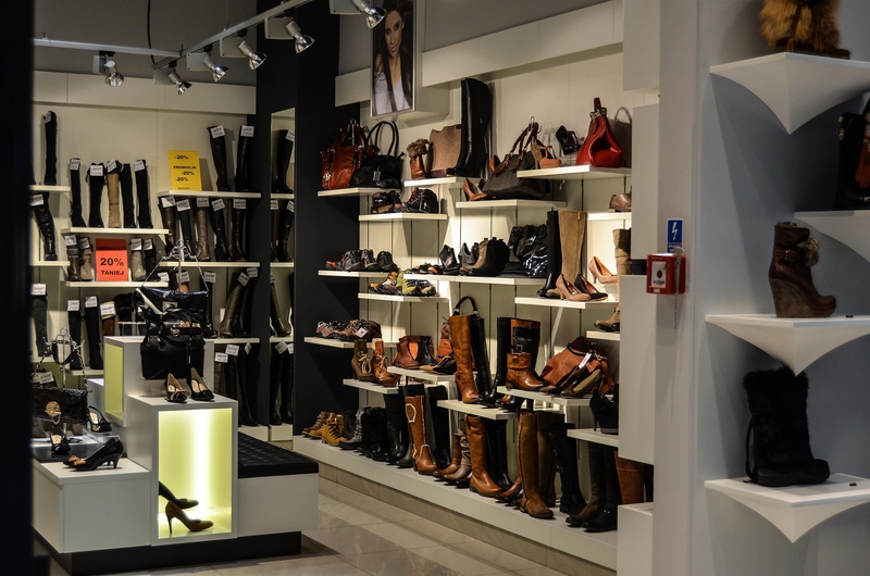 Giày, cửa hàng giày, kệ giày, shoes, shoe store, shoe rack- jarmoluk