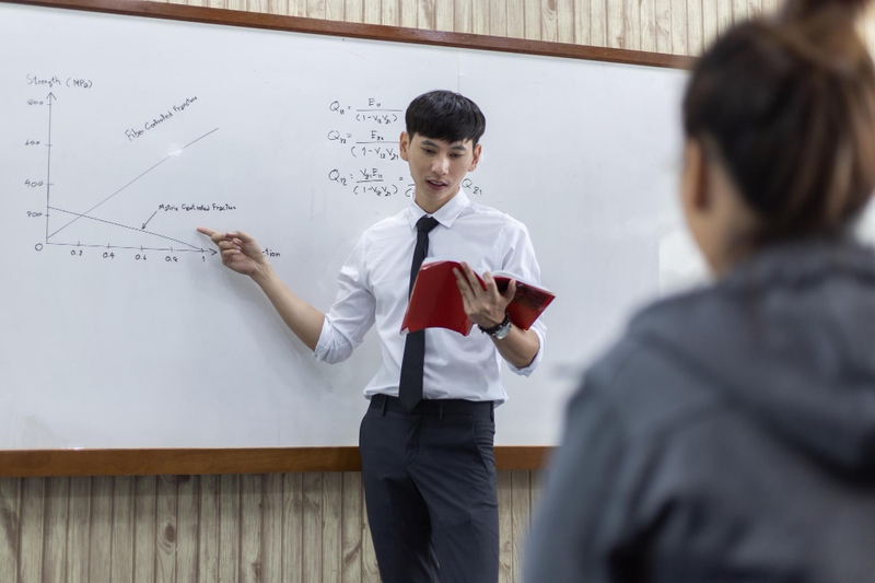 Giáo viên, thầy giáo, nhà giáo Việt Nam, học trò, dạy học, lớp học, teacher, male teacher, Vietnamese educator, student, teaching, class - Aley 2