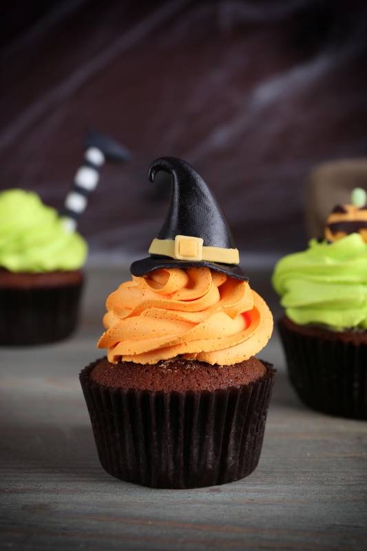 Bánh kem, bàn tiệc, lễ hội hóa trang, không khí halloween, cake, orange juice, party table, carnival, halloween atmosphere - Amster 2